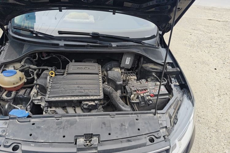 Used Volkswagen Santana 2016 1.6L Manual Fashion Edition Engine Bay Left