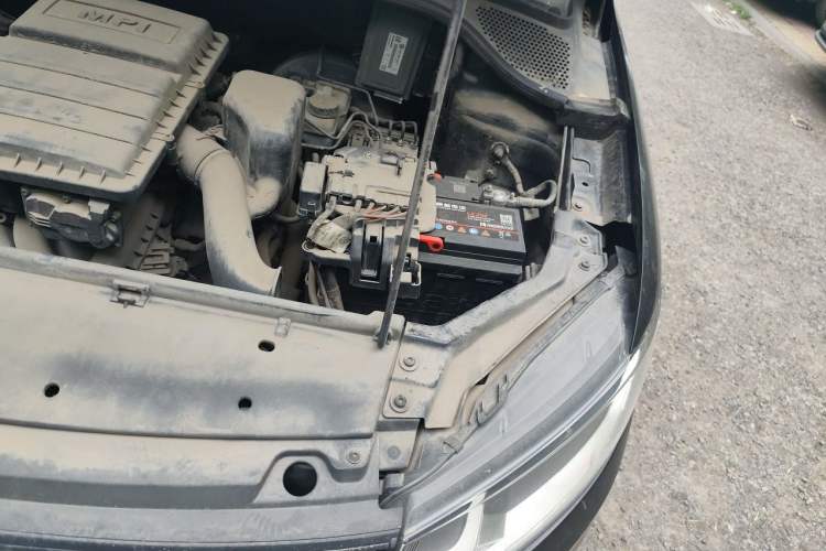 Used Volkswagen Santana 2016 1.6L Manual Fashion Edition Engine Bay Left