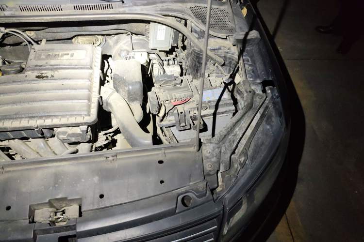 Used Volkswagen Santana 2016 1.6L Manual Fashion Edition Engine Bay Left