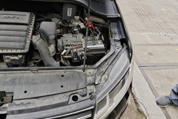 Used Volkswagen Santana 2016 1.6L Manual Fashion Edition Engine Bay Left