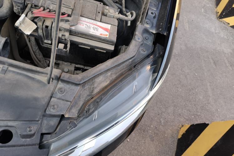 Used Volkswagen Santana 2016 1.6L Manual Fashion Edition Engine Bay Left