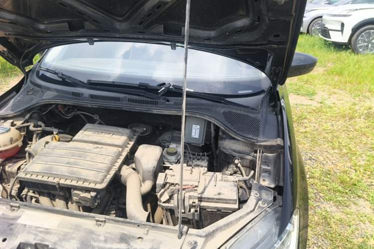 Used Volkswagen Santana 2016 1.4L Manual Fashion Edition Engine Bay Left