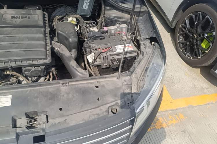 Used Volkswagen Santana 2016 1.6L Manual Comfort Edition Engine Bay Left