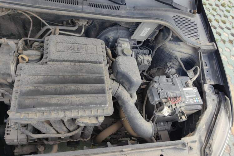Used Volkswagen Santana 2016 1.6L Manual Fashion Edition Engine Bay Left