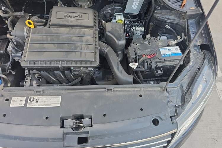 Used Volkswagen Santana 2016 1.4L Manual Fashion Edition Engine Bay Left