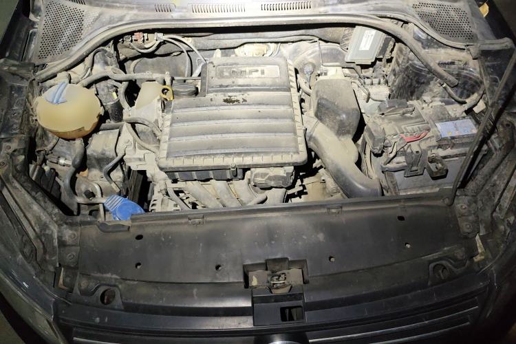 Used Volkswagen Santana 2016 1.6L Manual Fashion Edition Engine Bay