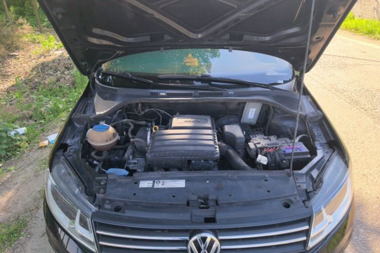 Used Volkswagen Santana 2016 1.6L Manual Fashion Edition Engine Bay