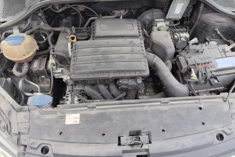 Used Volkswagen Santana 2016 1.6L Manual Fashion Edition Engine Bay
