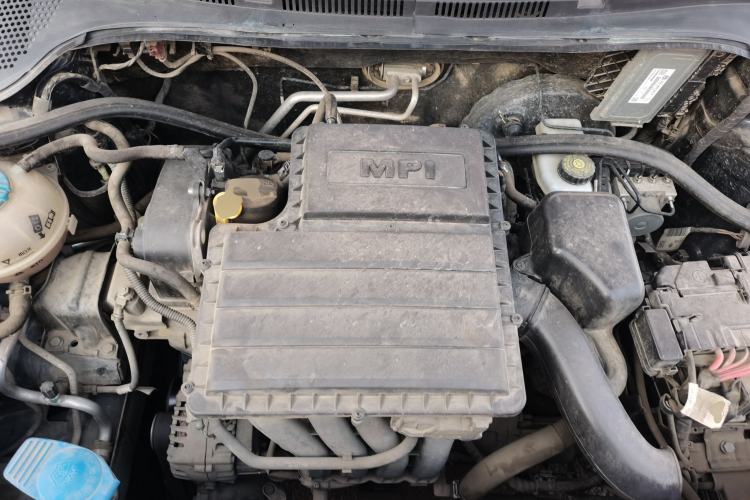 Used Volkswagen Santana 2016 1.6L Manual Fashion Edition Engine Bay