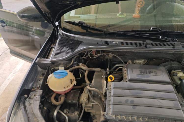 Used Volkswagen Santana 2016 1.6L Manual Comfort Edition Engine Bay Right