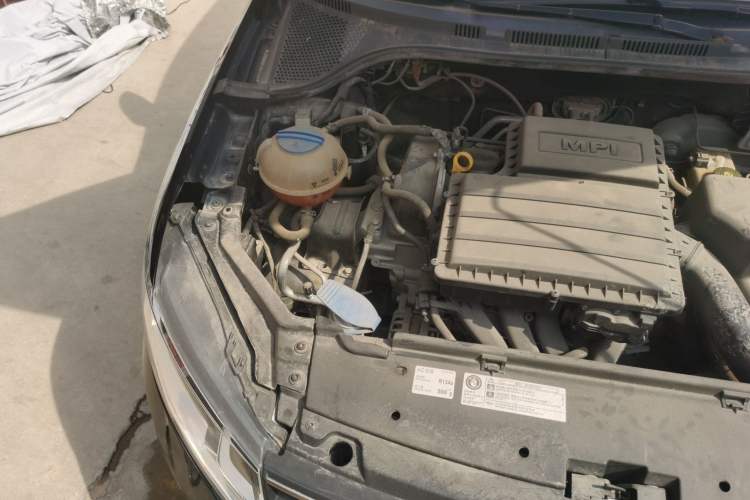 Used Volkswagen Santana 2016 1.6L Manual Fashion Edition Engine Bay Right