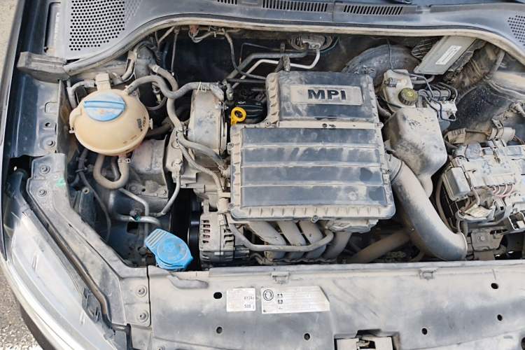 Used Volkswagen Santana 2016 1.6L Manual Fashion Edition Engine Bay Right