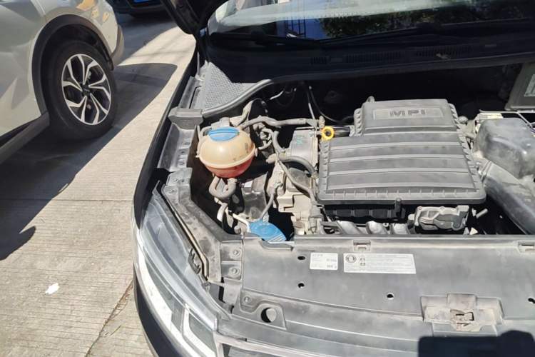 Used Volkswagen Santana 2016 1.6L Manual Comfort Edition Engine Bay Right
