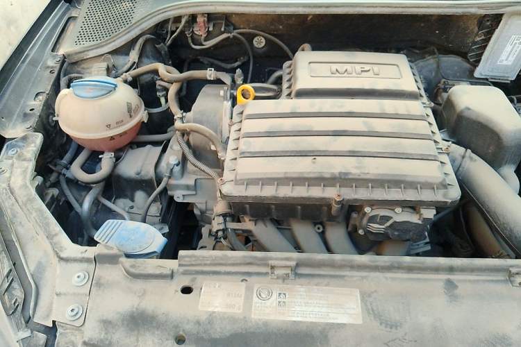 Used Volkswagen Santana 2016 1.6L Manual Comfort Edition Engine Bay Right