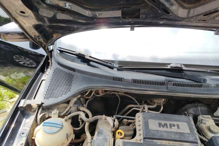 Used Volkswagen Santana 2016 1.6L Manual Fashion Edition Engine Bay Right