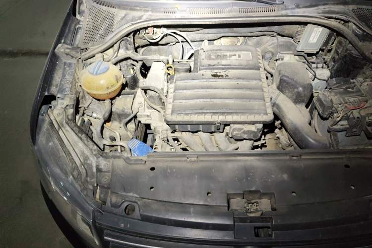 Used Volkswagen Santana 2016 1.6L Manual Fashion Edition Engine Bay Right