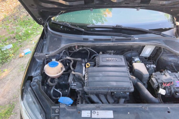 Used Volkswagen Santana 2016 1.6L Manual Fashion Edition Engine Bay Right