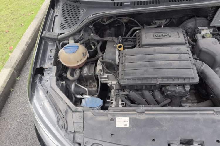Used Volkswagen Santana 2016 1.6L Manual Fashion Edition Engine Bay Right