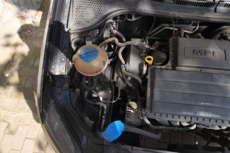 Used Volkswagen Santana 2016 1.4L Manual Fashion Edition Engine Bay Right