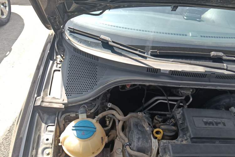 Used Volkswagen Santana 2016 1.4L Manual Fashion Edition Engine Bay Right