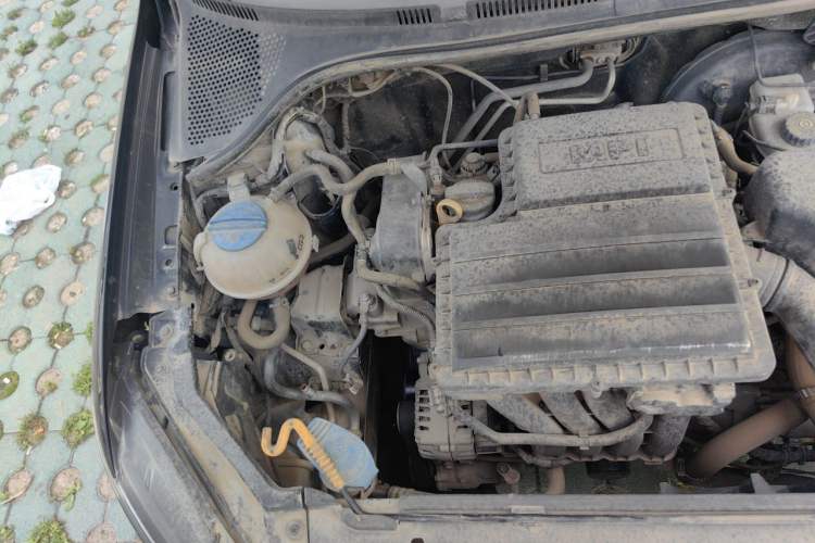 Used Volkswagen Santana 2016 1.6L Manual Fashion Edition Engine Bay Right