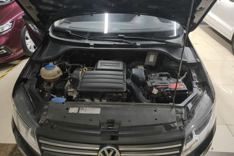 Used Volkswagen Santana 2016 1.6L Automatic Fashion Edition Engine Bay