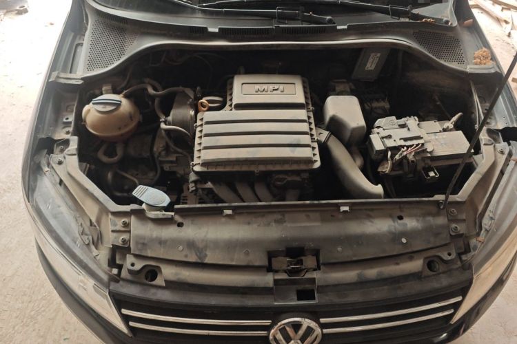 Used Volkswagen Santana 2016 1.6L Manual Fashion Edition Engine Bay