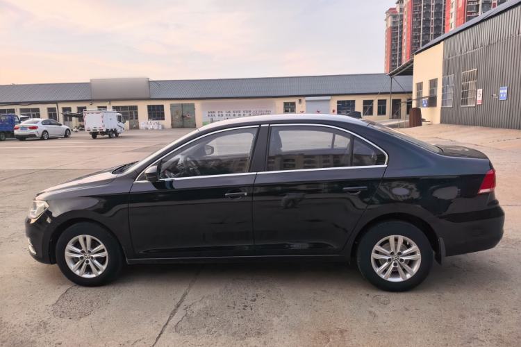 Used Volkswagen Santana 2016 1.6L Manual Fashion Edition Exterior 3