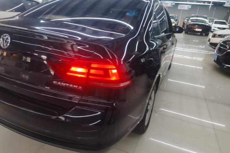 Used Volkswagen Santana 2016 1.4L Manual Fashion Edition Exterior 3
