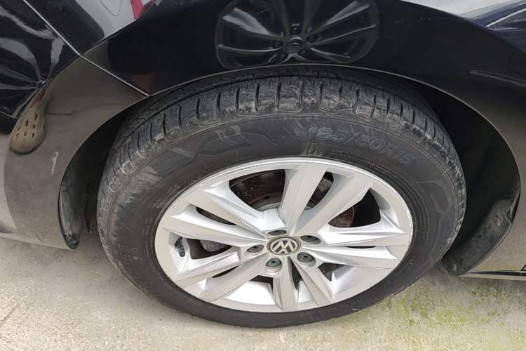 Used Volkswagen Santana 2016 1.6L Manual Comfort Edition Exterior 4