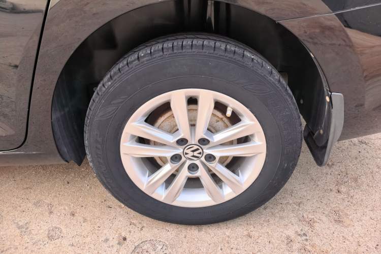 Used Volkswagen Santana 2016 1.6L Manual Fashion Edition Exterior 4
