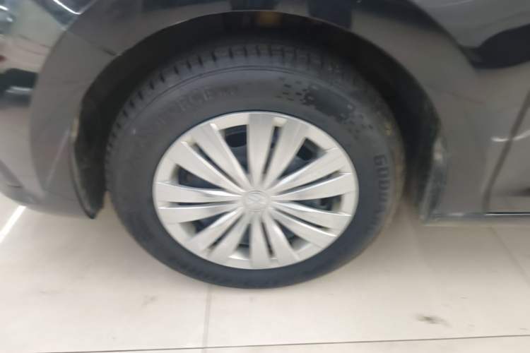 Used Volkswagen Santana 2016 1.4L Manual Fashion Edition Exterior 4