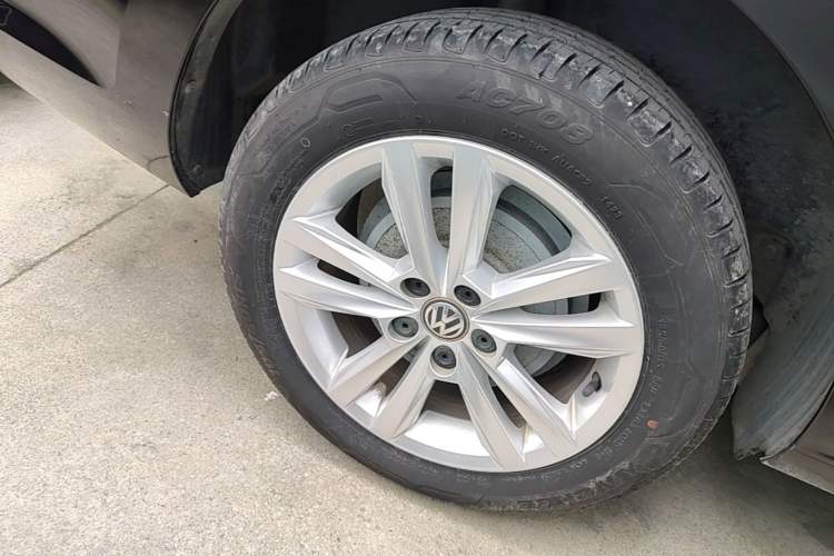 Used Volkswagen Santana 2016 1.6L Manual Comfort Edition Exterior 5
