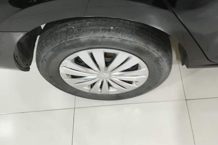 Used Volkswagen Santana 2016 1.6L Manual Fashion Edition Exterior 8