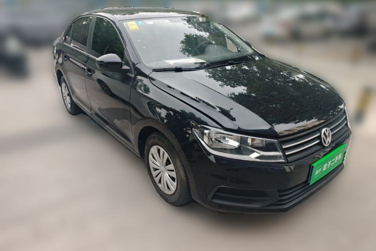 Used Volkswagen Santana 2016 1.6L Manual Fashion Edition Front Right 45 Deg
