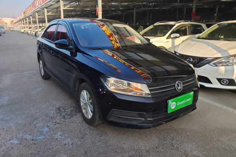 Used Volkswagen Santana 2016 1.6L Manual Fashion Edition Front Right 45 Deg
