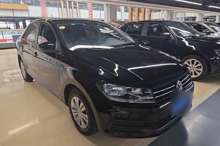 Used Volkswagen Santana 2016 1.6L Manual Fashion Edition Front Right 45 Deg