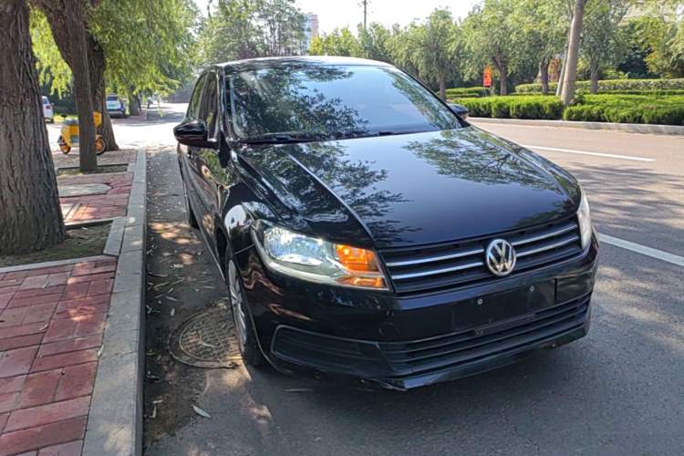 Used Volkswagen Santana 2016 1.6L Manual Fashion Edition Front Right 45 Deg