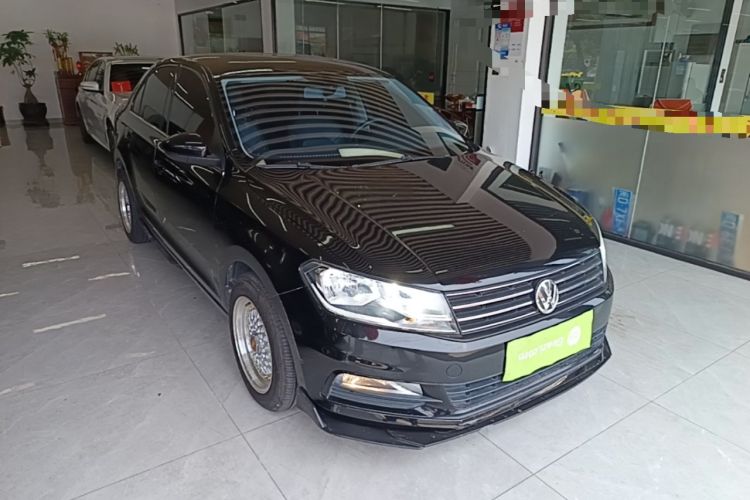 Used Volkswagen Santana 2016 1.6L Automatic Comfort Edition Front Right 45 Deg
