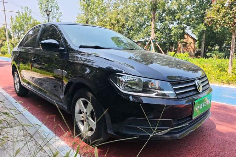 Used Volkswagen Santana 2016 1.4L Manual Fashion Edition Front Right 45 Deg