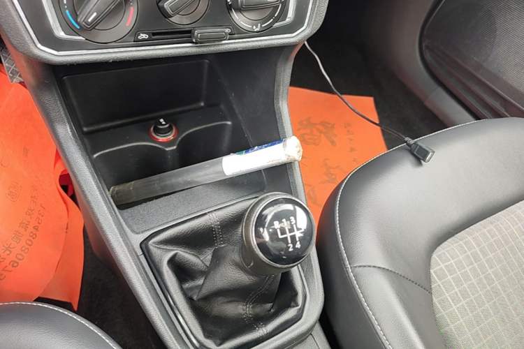 Used Volkswagen Santana 2016 1.6L Manual Comfort Edition Gear Lever