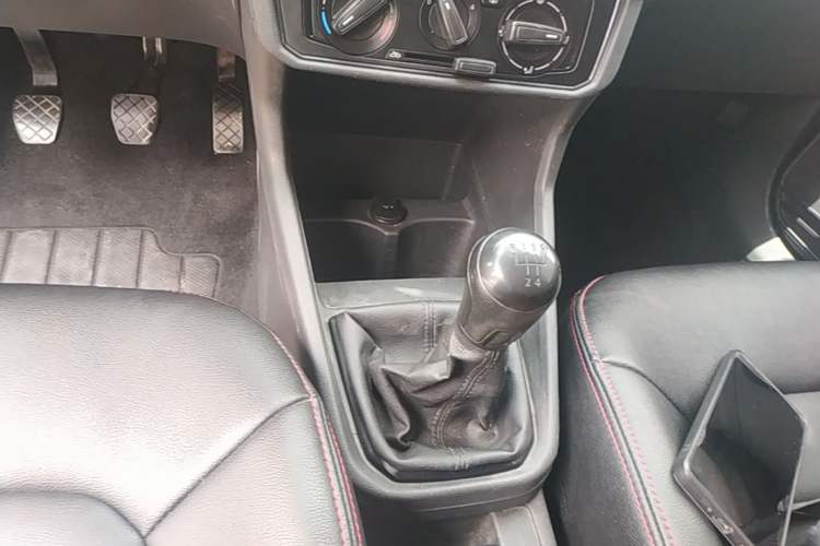 Used Volkswagen Santana 2016 1.4L Manual Fashion Edition Gear Lever