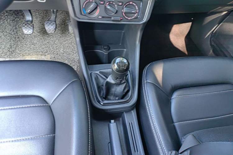 Used Volkswagen Santana 2016 1.6L Manual Fashion Edition Gear Lever