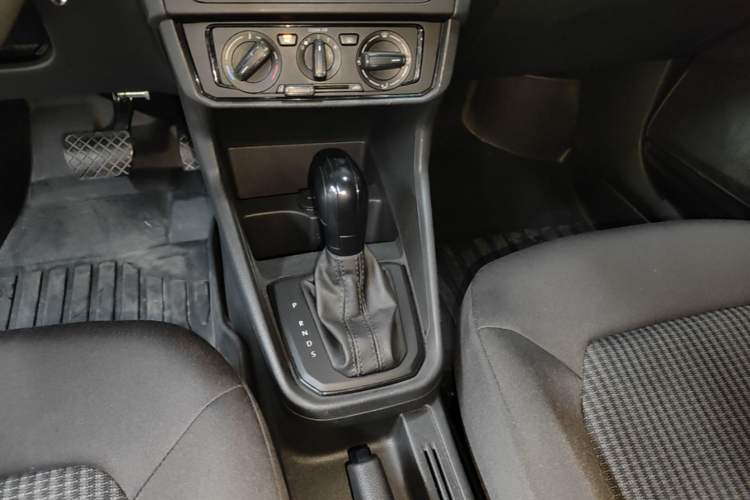 Used Volkswagen Santana 2016 1.6L Automatic Fashion Edition Gear Lever