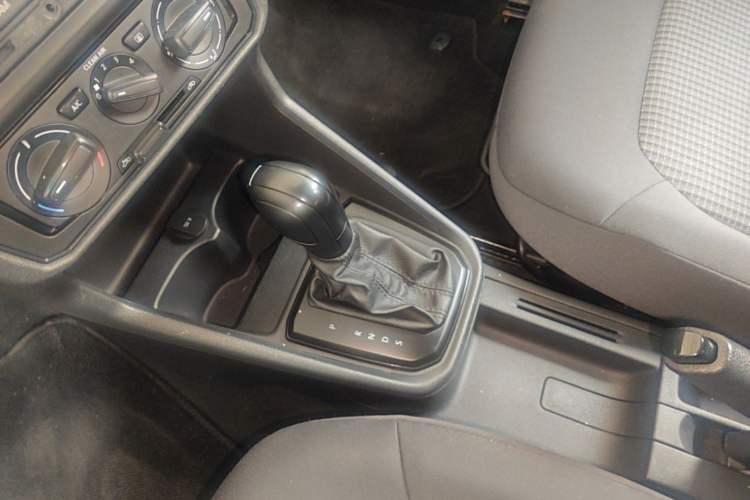 Used Volkswagen Santana 2016 1.6L Automatic Fashion Edition Gear Lever