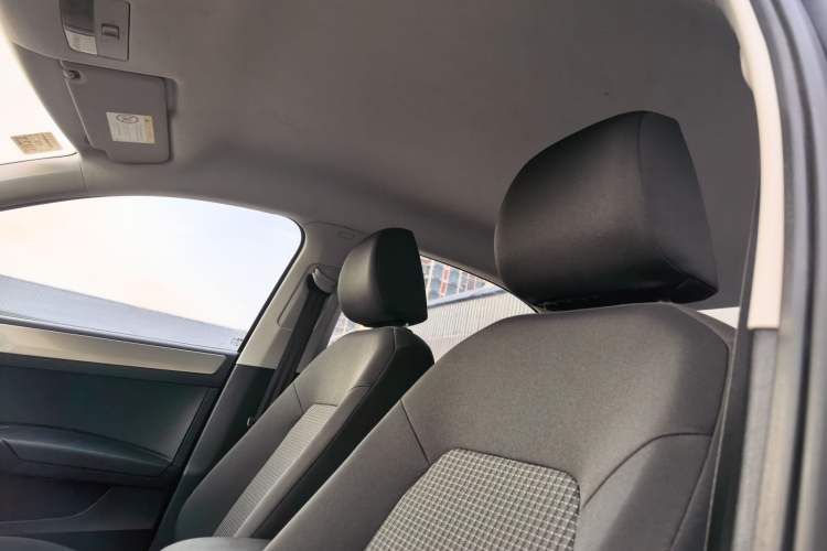 Used Volkswagen Santana 2016 1.6L Manual Fashion Edition Headliner