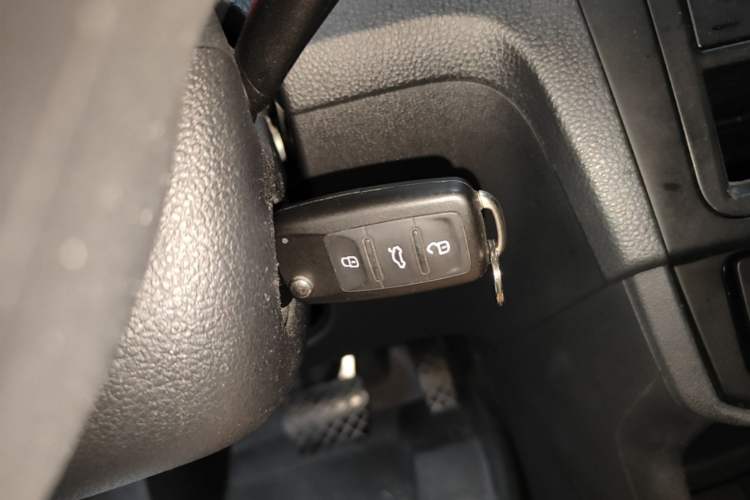 Used Volkswagen Santana 2016 1.6L Automatic Fashion Edition Interior 1