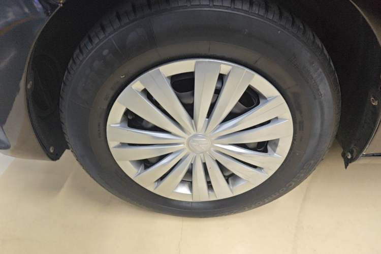 Used Volkswagen Santana 2016 1.6L Manual Fashion Edition Left Front Wheel Hub