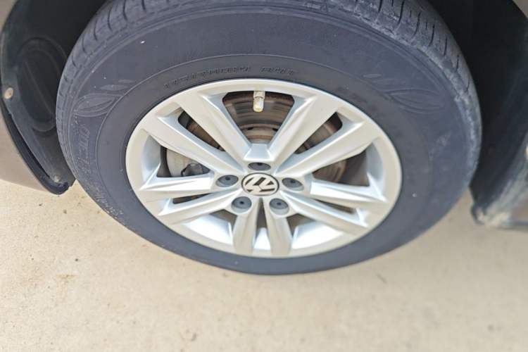 Used Volkswagen Santana 2016 1.6L Manual Fashion Edition Left Front Wheel Hub