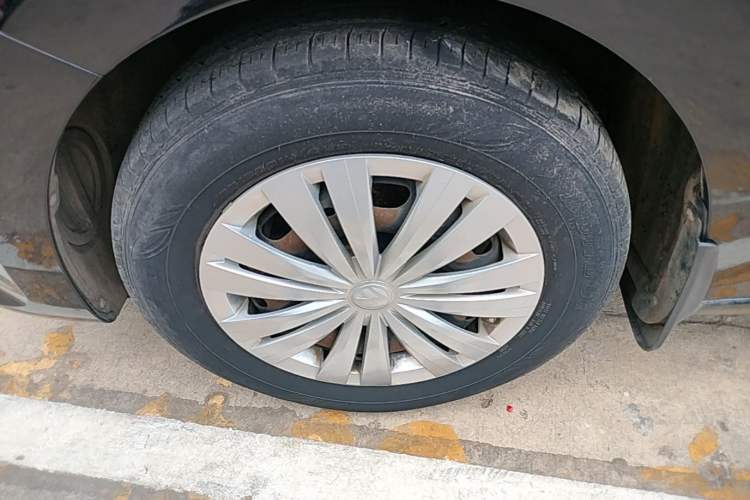 Used Volkswagen Santana 2016 1.4L Manual Fashion Edition Left Front Wheel Hub